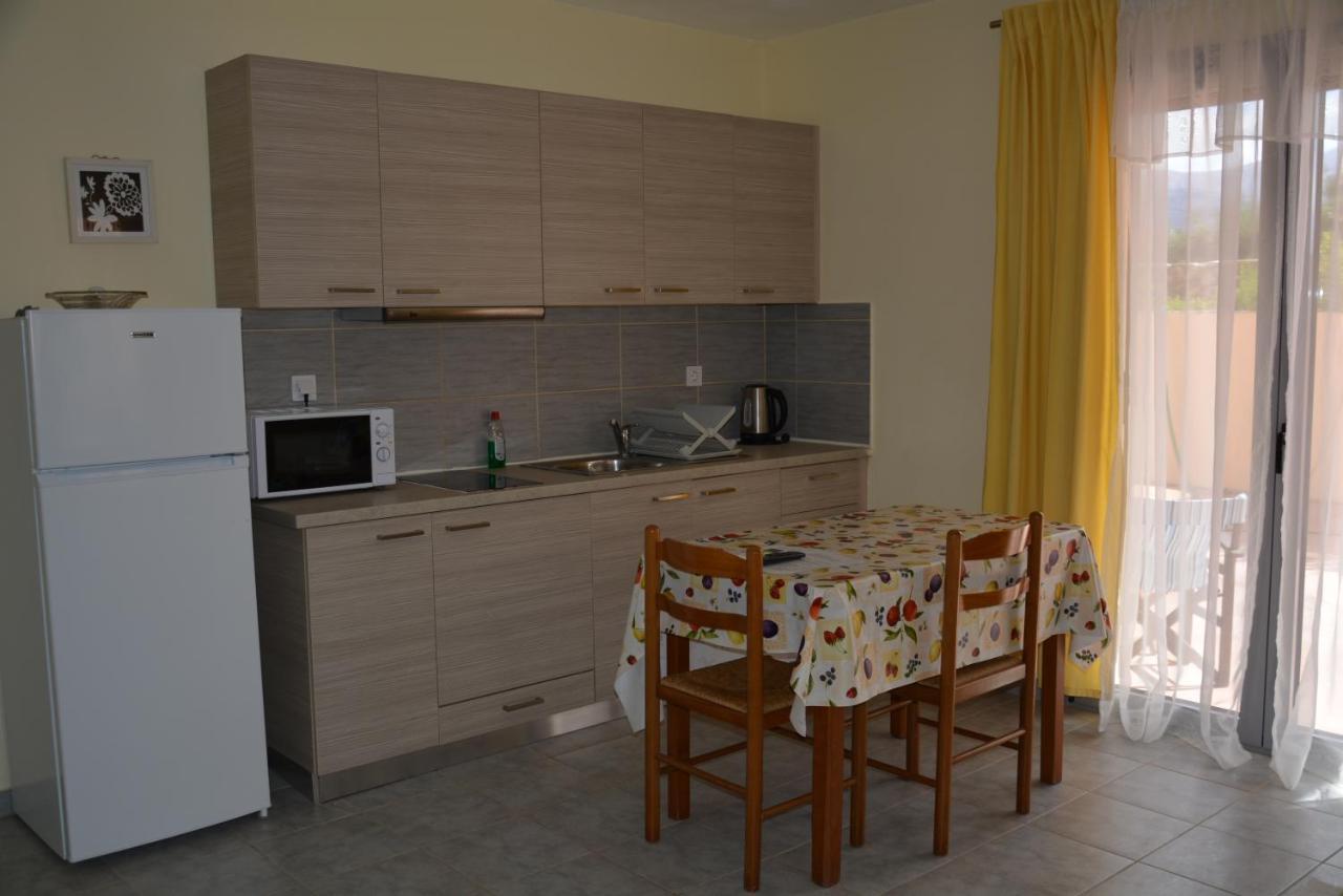 Lotus Sea View Apartments Lixouri Esterno foto